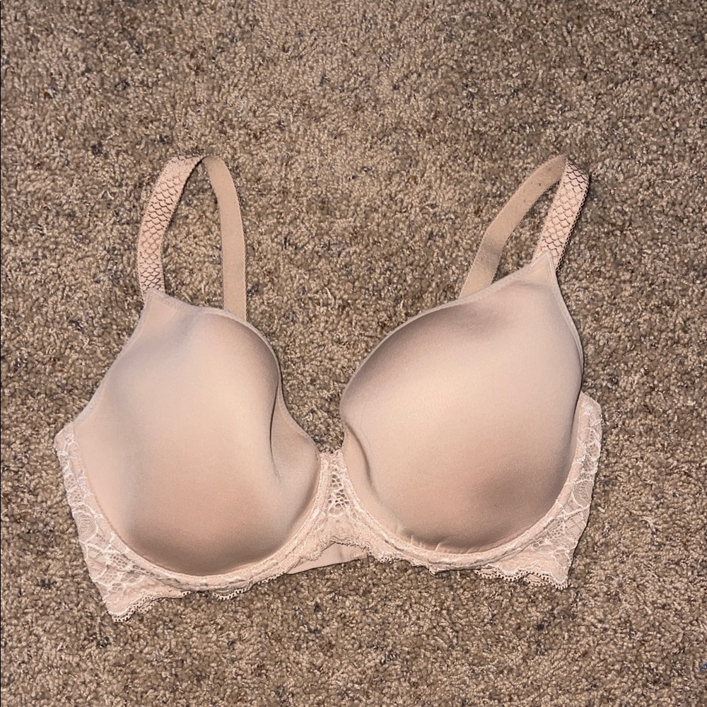 Elegant Lace Trimmed Bra in Cream